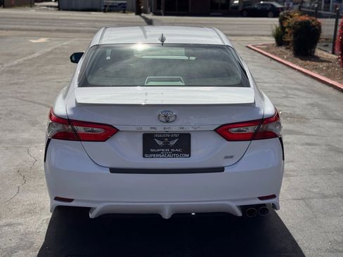 Used 2019 Toyota Camry SE FWD image 5