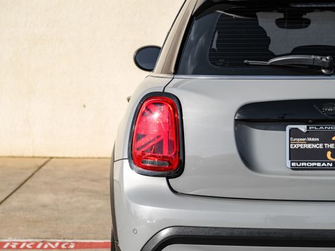 Used 2022 MINI Cooper 4-Door Hardtop w/ Signature Upholstery Package image 45