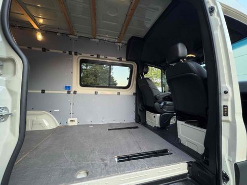 Used 2021 Mercedes-Benz Sprinter 2500 image 5