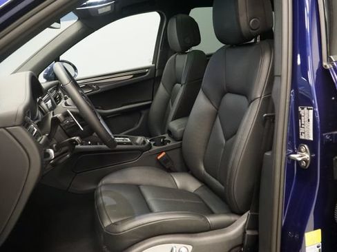 Certified 2026 Porsche Macan AWD/4WD image 5