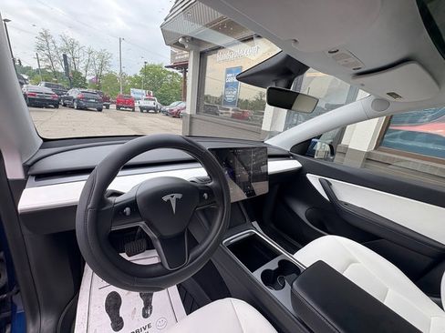 Used 2021 Tesla Model Y Long Range AWD/4WD image 13