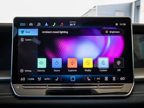 Certified 2025 Volkswagen Tiguan SE image 45