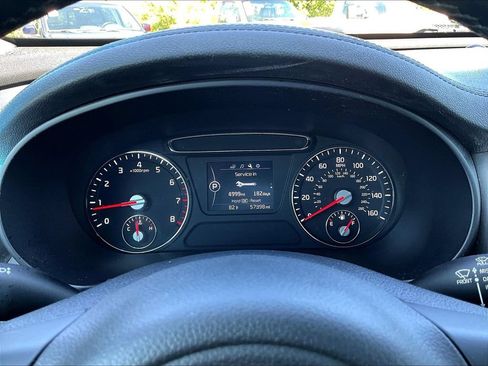 Used 2017 Kia Sorento AWD w/ LX Convenience Package image 16