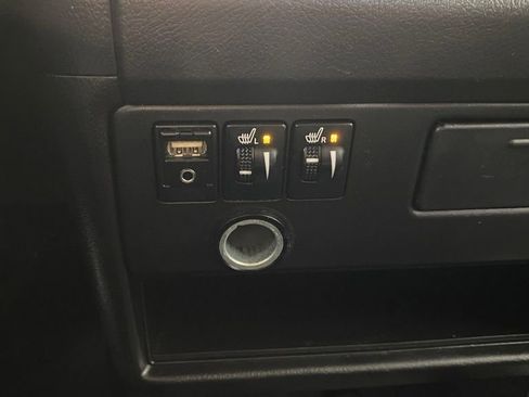 Used 2015 Toyota Sienna SE image 33