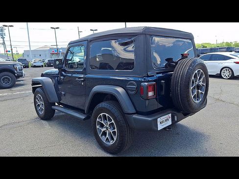 Used 2025 Jeep Wrangler Sport AWD/4WD image 9