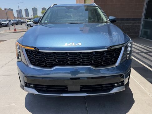 Used 2025 Kia Sorento EX AWD/4WD image 10
