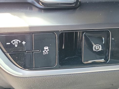 Used 2024 Kia Sportage EX FWD image 17
