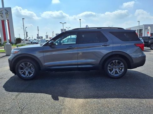 Used 2023 Ford Explorer XLT w/ Equipment Group 202A RWD image 4