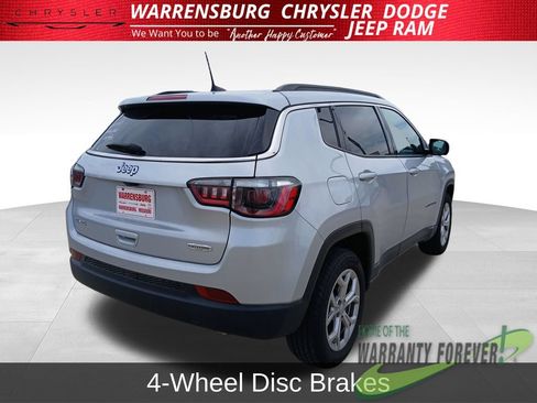Used 2024 Jeep Compass Latitude AWD/4WD image 4