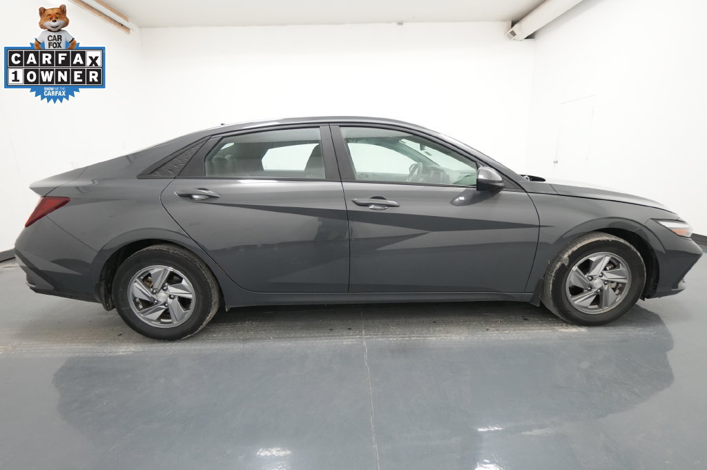 Used 2024 Hyundai Elantra SE FWD image 9