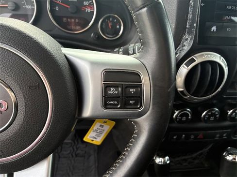 Used 2016 Jeep Wrangler Unlimited Rubicon image 30