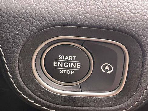 Used 2025 Mercedes-Benz GLS 580 4MATIC image 38