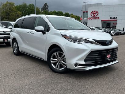 Used 2023 Toyota Sienna Platinum