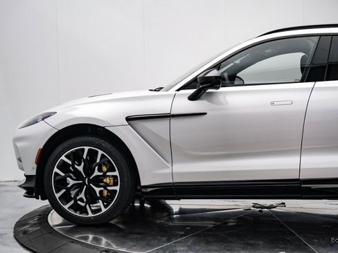 Used 2023 Aston Martin DBX 707 image 6