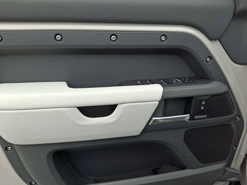 New 2026 Land Rover Defender 110 X-Dynamic SE image 10