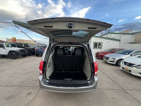 Used 2017 Dodge Grand Caravan SXT FWD image 7