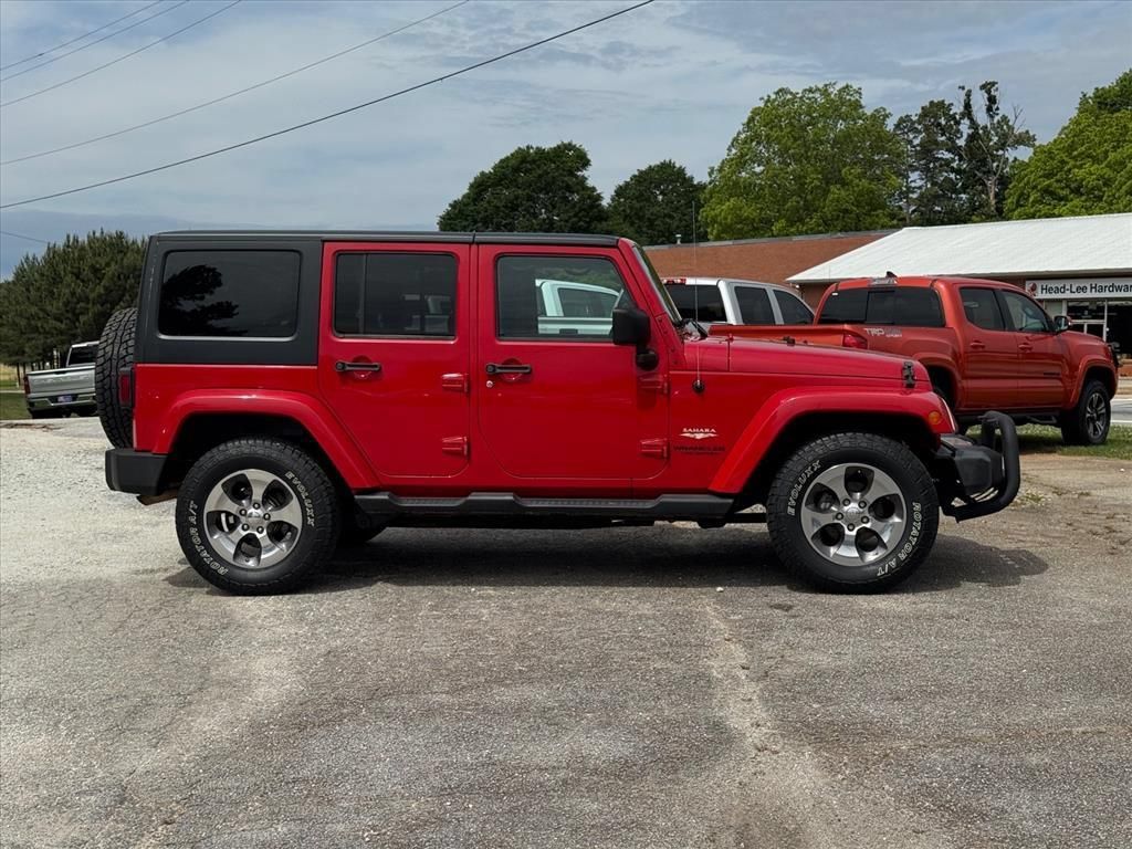 Used 2014 Jeep Wrangler Unlimited Sahara w/ Connectivity Group AWD/4WD image 2