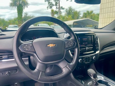 Used 2023 Chevrolet Traverse LT FWD image 13