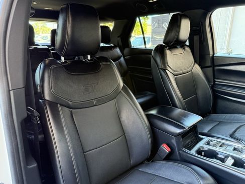 Used 2020 Ford Explorer ST w/ Premium Technology Package image 21