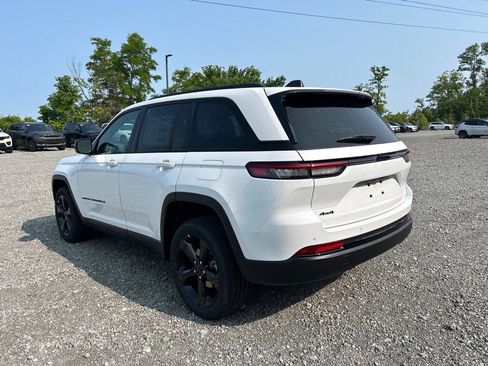 New 2025 Jeep Grand Cherokee Altitude image 3