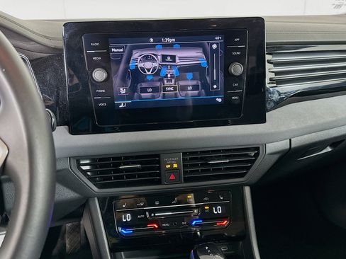 Used 2025 Volkswagen Jetta SE image 23