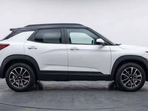 Used 2025 Chevrolet TrailBlazer LT w/ Driver Confidence Package image 11