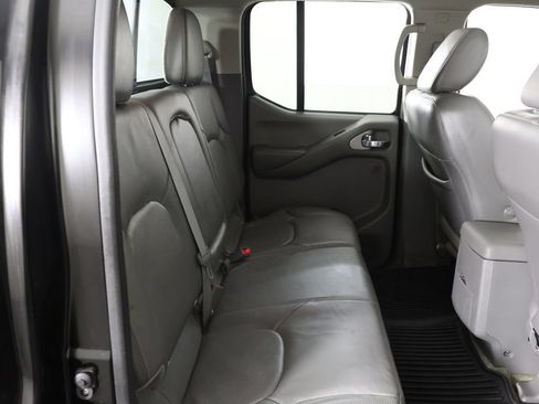 Used 2014 Nissan Frontier SL w/ SL Moonroof Package AWD/4WD image 34