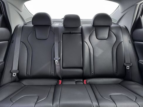 New 2026 Hyundai Elantra Limited image 16