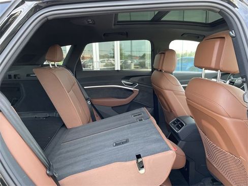 Used 2019 Audi e-tron Prestige image 18