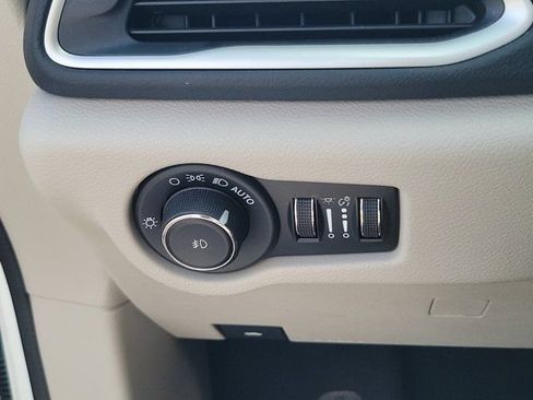 Used 2023 Chrysler Pacifica Touring-L FWD image 20