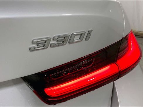 Used 2024 BMW 330i xDrive Sedan w/ Convenience Package AWD/4WD image 9