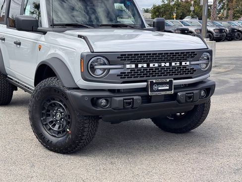 New 2026 Ford Bronco Badlands image 3