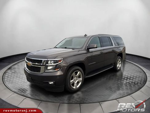 Used 2017 Chevrolet Suburban LT image 1