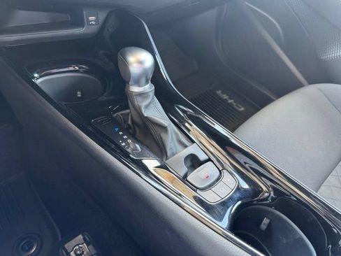 Used 2020 Toyota C-HR XLE FWD image 10