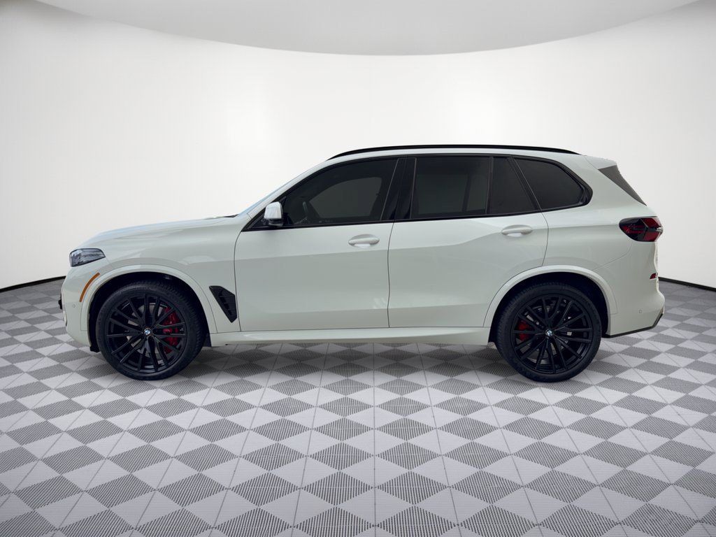 Used 2024 BMW X5 xDrive40i w/ M Sport Package AWD/4WD image 2