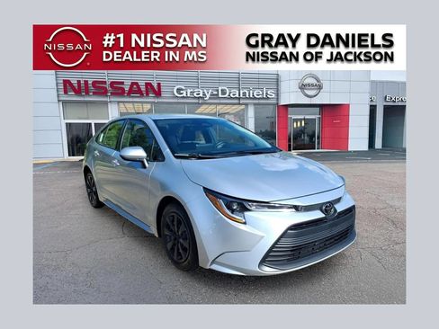 Used 2025 Toyota Corolla LE FWD image 1