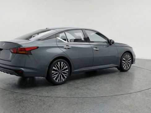 Used 2025 Nissan Altima 2.5 SV image 9