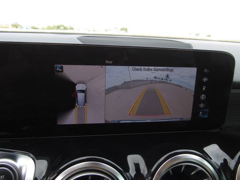 Used 2023 Mercedes-Benz GLB 250 4MATIC image 20