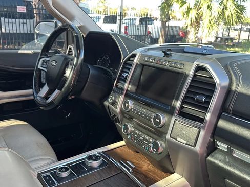 Used 2018 Ford Expedition Platinum AWD/4WD image 13