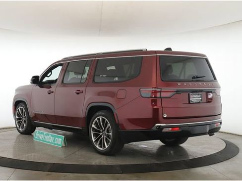 Used 2025 Jeep Wagoneer L Series III w/ Premium Group I image 8