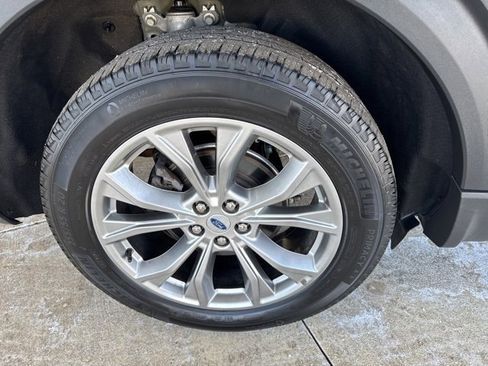 Used 2022 Ford Explorer XLT w/ Equipment Group 202A image 39