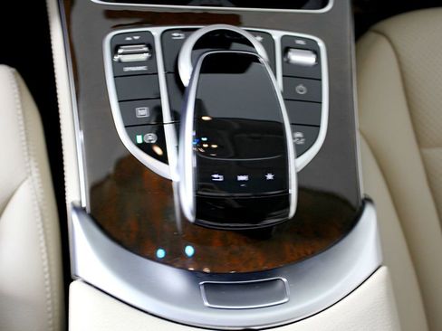 Used 2017 Mercedes-Benz GLC 300 4MATIC image 38