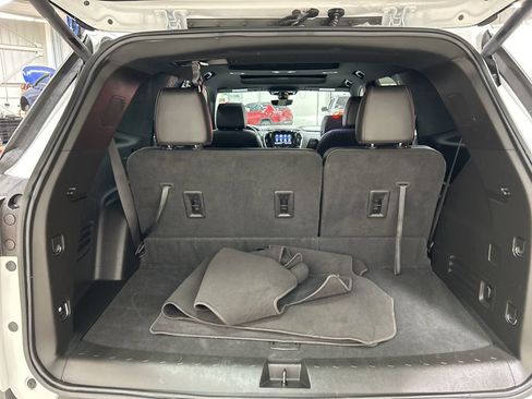 Used 2023 Chevrolet Traverse RS image 32