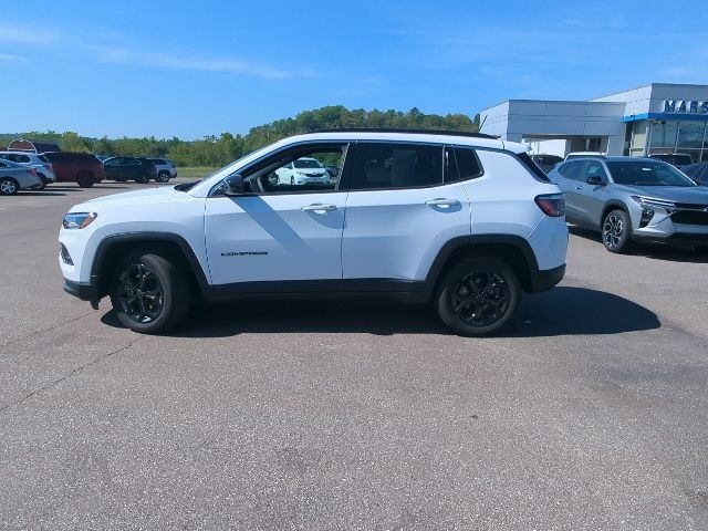 Used 2025 Jeep Compass Latitude AWD/4WD image 30