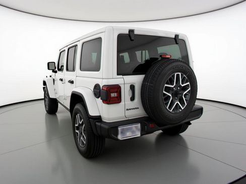 Used 2025 Jeep Wrangler Sahara image 6