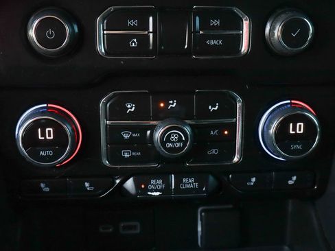 Used 2021 Chevrolet Suburban LT RWD image 42