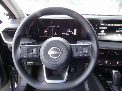 Used 2025 Nissan Kicks SV w/ SV Premium Package image 25