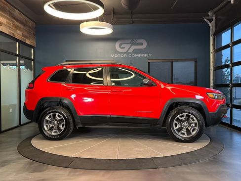 Used 2019 Jeep Cherokee Trailhawk w/ Comfort/Convenience Group AWD/4WD image 2