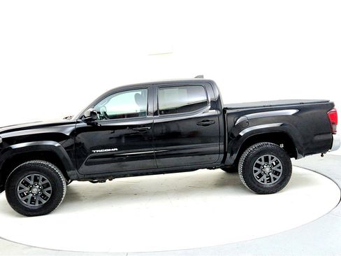 Used 2021 Toyota Tacoma SR5 image 3
