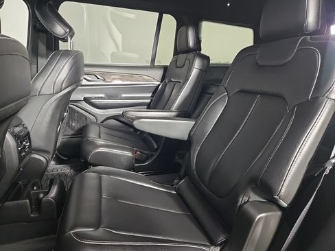 Used 2024 Jeep Grand Cherokee L Limited w/ Black Appearance Package RWD image 12